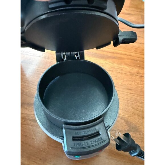 Hamilton Beach Breakfast Sandwich Maker NEW 25475 - Picture 5 of 7